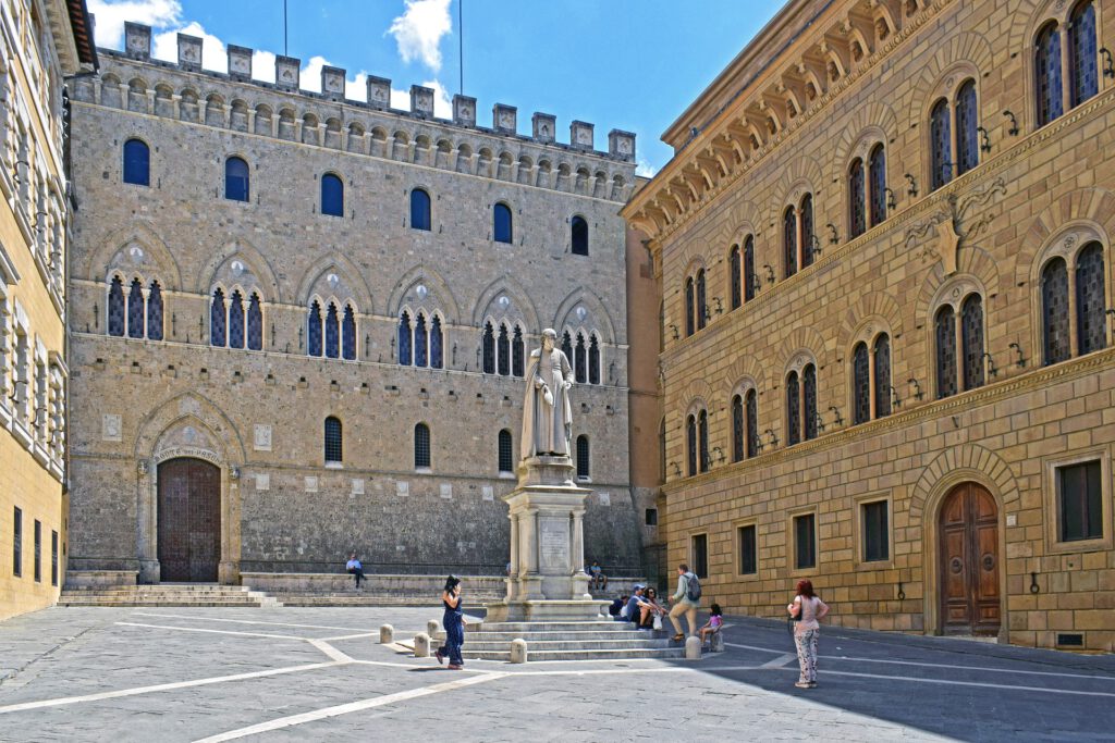 Piazza Salimbeni in Siena